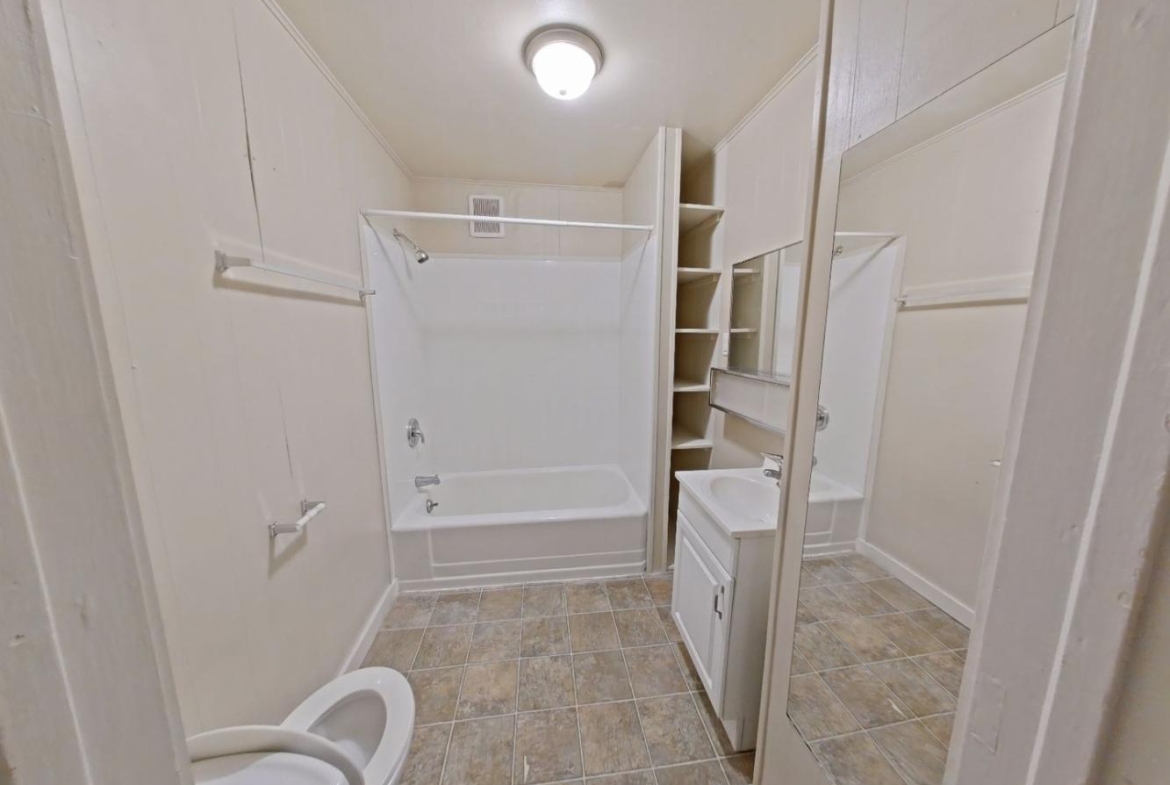 671 East 16th Avenue #2 | 6